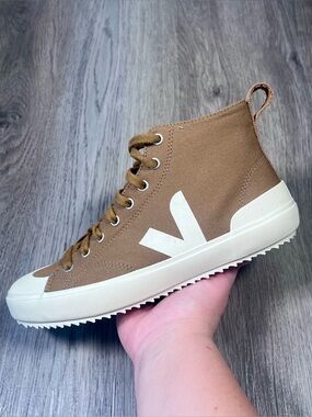 Veja Nova Canvas Sneakers High Top Lace-up Tan Vegan Shoes Women’s 9 / 40 EU